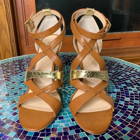 (SOLD) Guess Heels - Picture 10 of 12